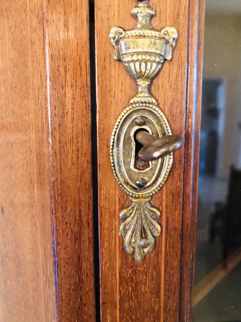 Fine Quality Antique  Edwardian Inlaid Mahogany Corner Cupboard - Image 10